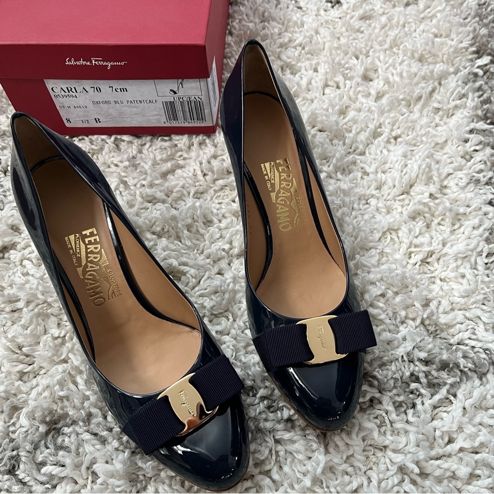 Salvatore Ferragamo Carla pump sz 8.5 （Price firm)